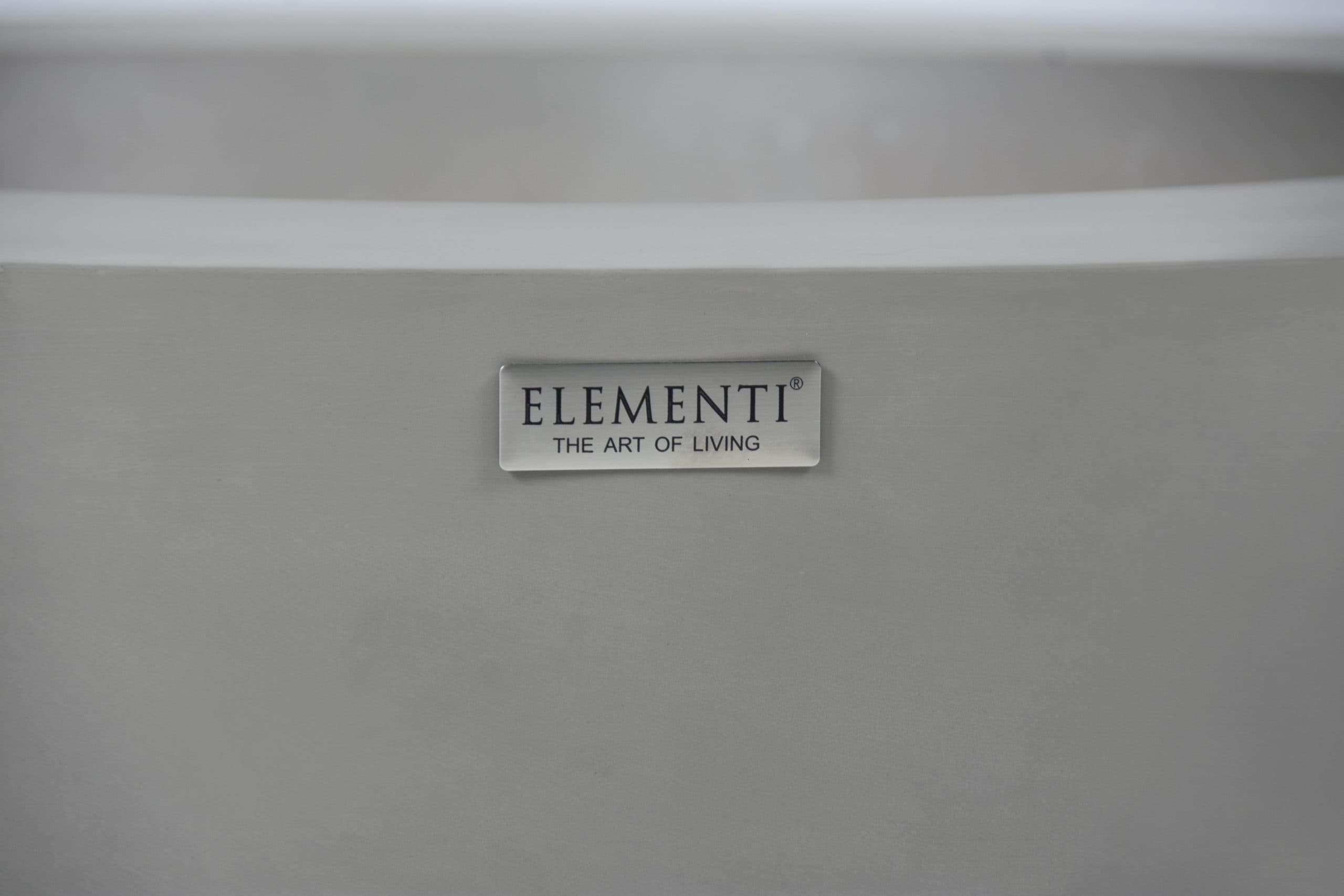 Close view of the concrete rim and Elementi badge