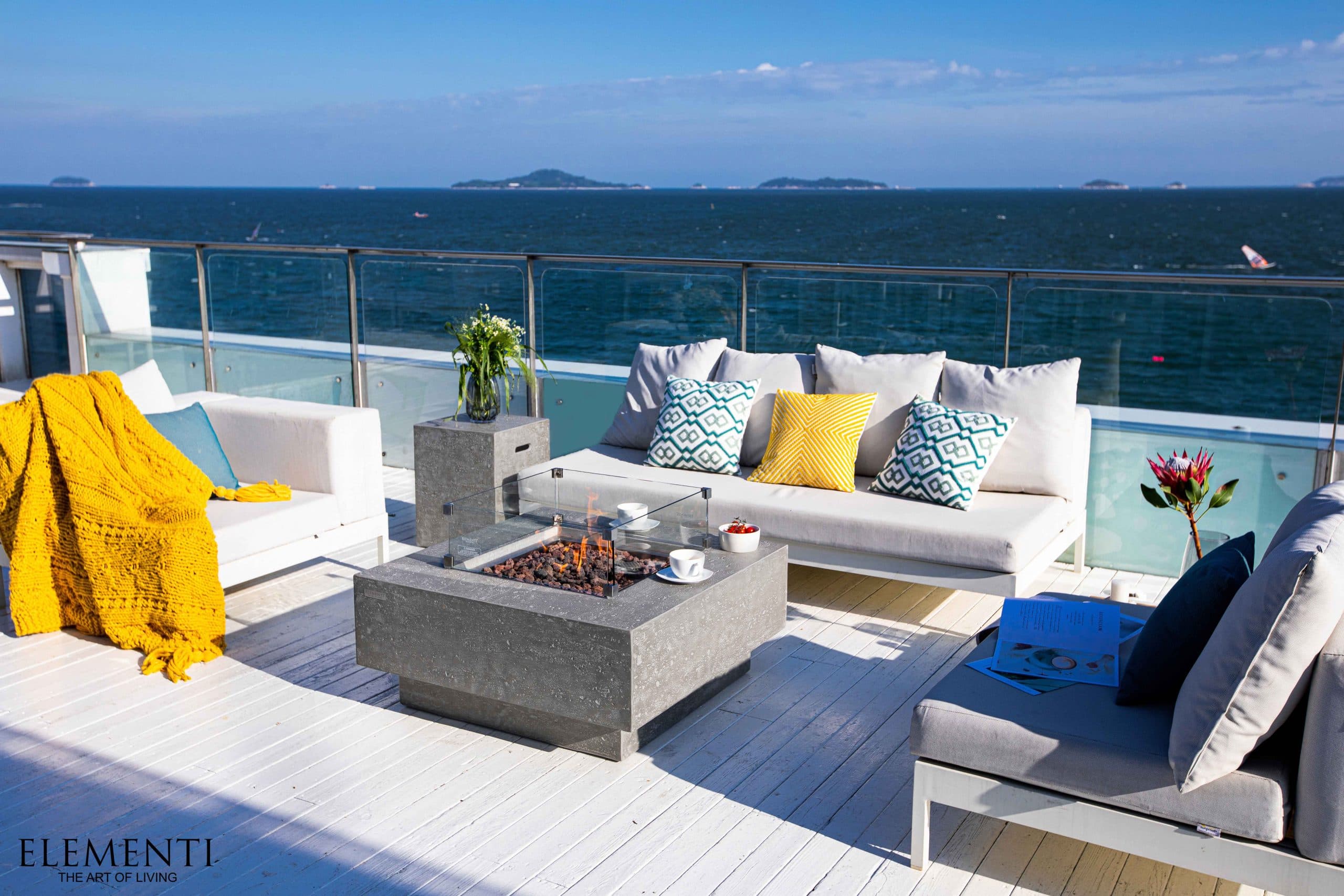 Oblique patio view of the Manhattan table