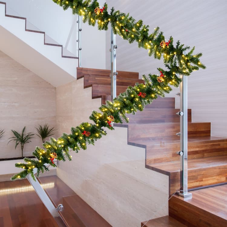 9 ft Berry Garland with 100 LEDs — product detail 6
