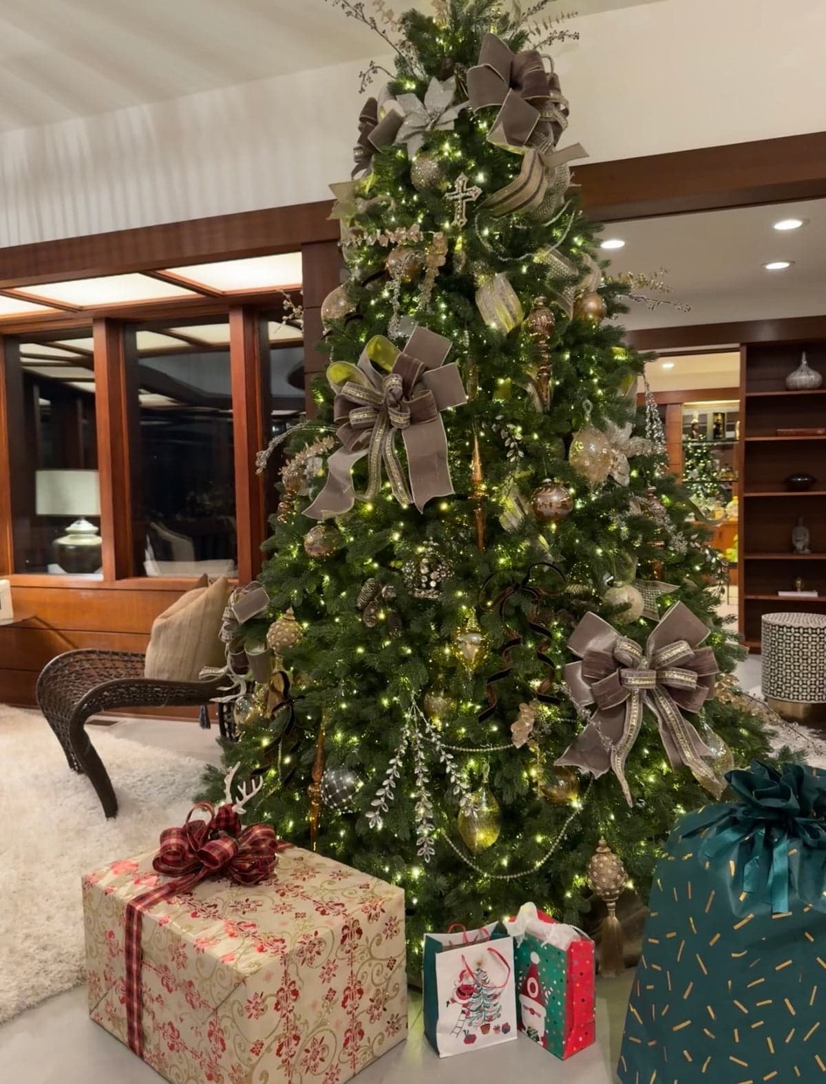 King of Christmas 7.5 ft Cypress Spruce Unlit Tree — tree and branch detail 5