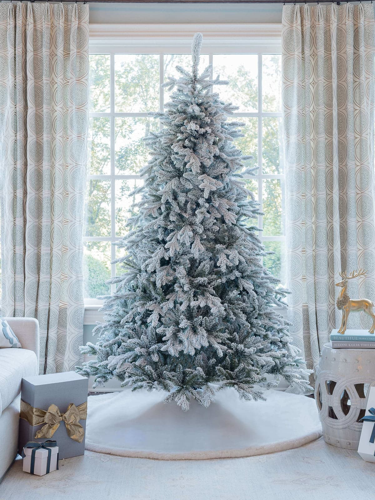 King of Christmas 9 ft Queen Flock Tree with 1,100 LEDs — tree and branch detail 2